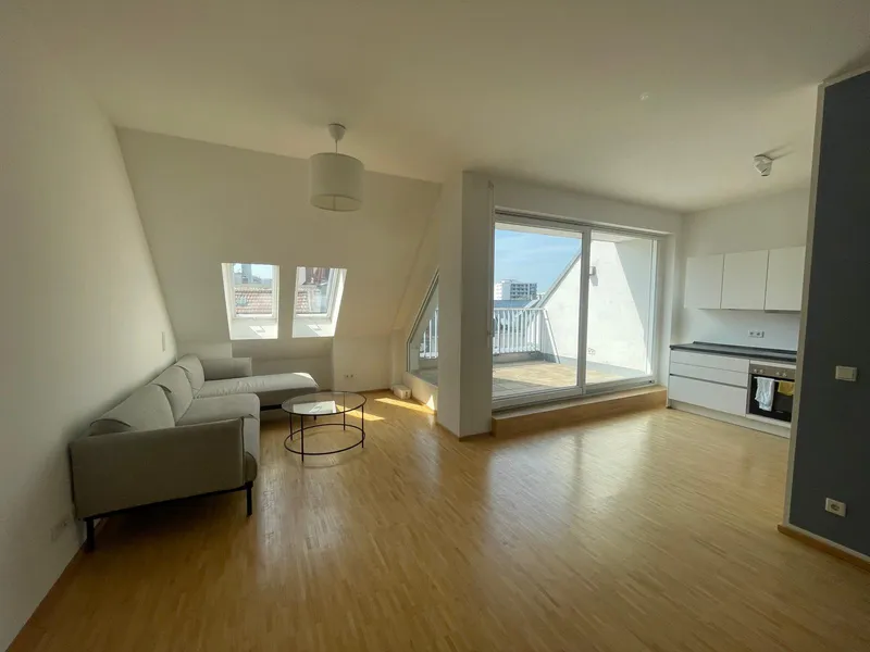 Helle und moderne 3-Zimmer-Dachgeschosswohnung zwischen Kreuzberg und Mitte — photo 1
